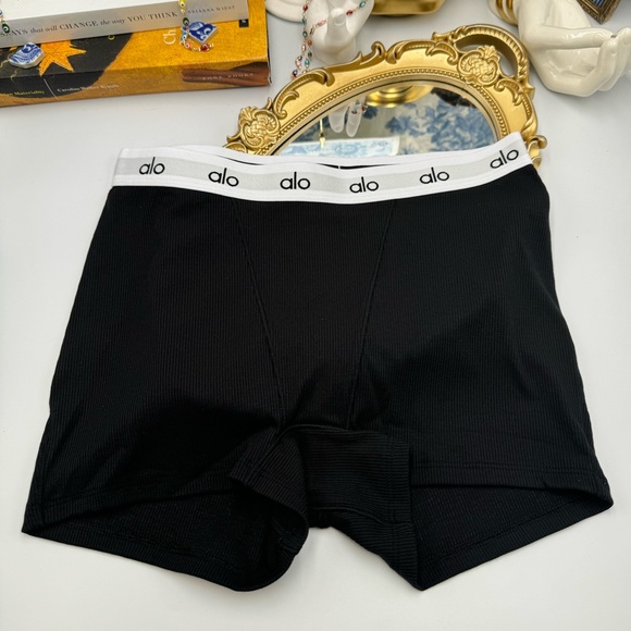 🆕 ALO YOGA 🧿 NWOT Icon Ribbed Boyshort Bundle - Set of 3 - Size S - Picture 5 of 10